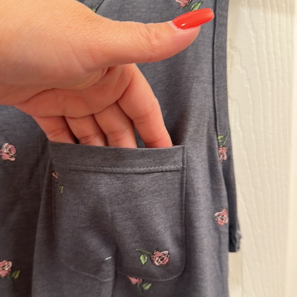 Rebellious One Roses top - Picture 4 of 6